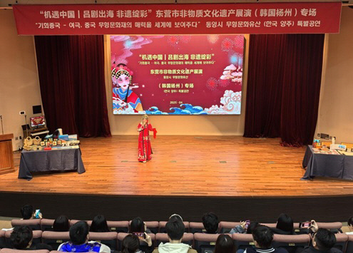 여극 공연 현장(사진= 리하오)